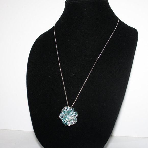 Beautiful silver and blue wire necklace 24"